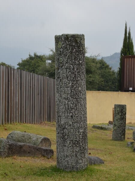 Un'antica iscrizione presso le terme romane di Braga in Portogallo
