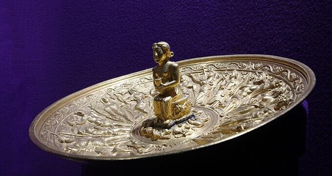 Patera in oro dal Tesoro di Pietroasele in Romania