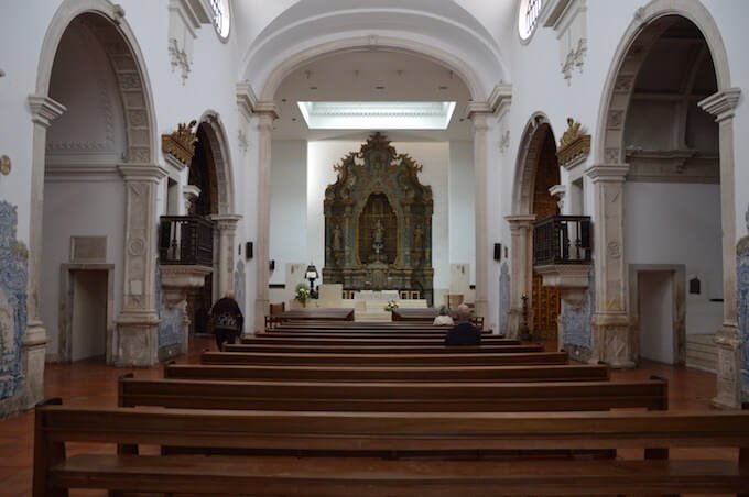 L'interno della Cattedrale di Aveiro, in Portogallo