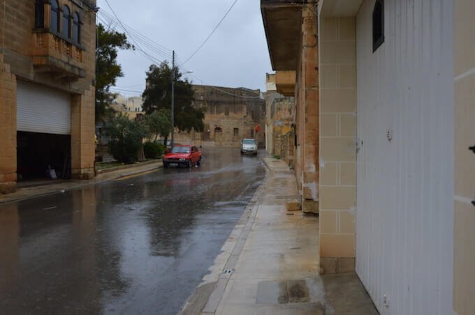 Mentre tutto intorno solamente pioggia e Francia (parafrasando Paolo Conte)