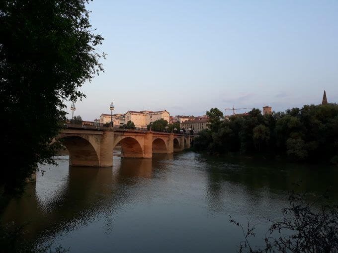Il ponte di pietra di Logroño sul fiume Ebro