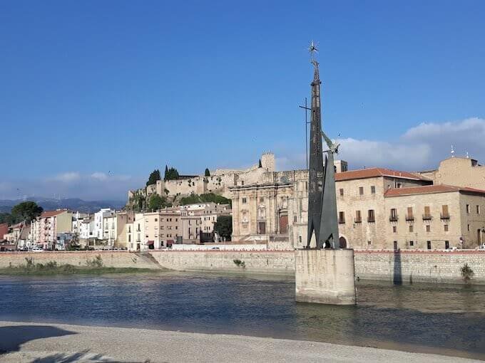 Il monumento alla Battaglia dell'Ebro a Tortosa, in Catalogna