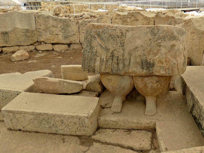 Metà inferiore di una Gigantessa - Templi di Hal Tarxien a Malta