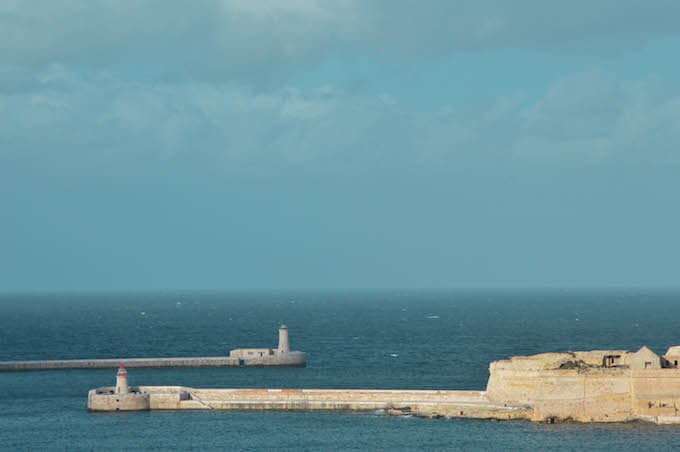 La diga foranea e l'ingresso alla baia di Vittoriosa sull'isola di Malta