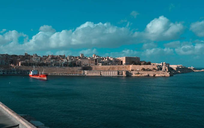 La rada di Vittoriosa a Malta. Sullo sfondo La Valletta