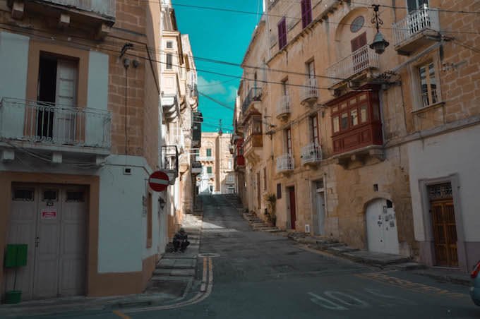 Nei vicoli di Vittoriosa a Malta