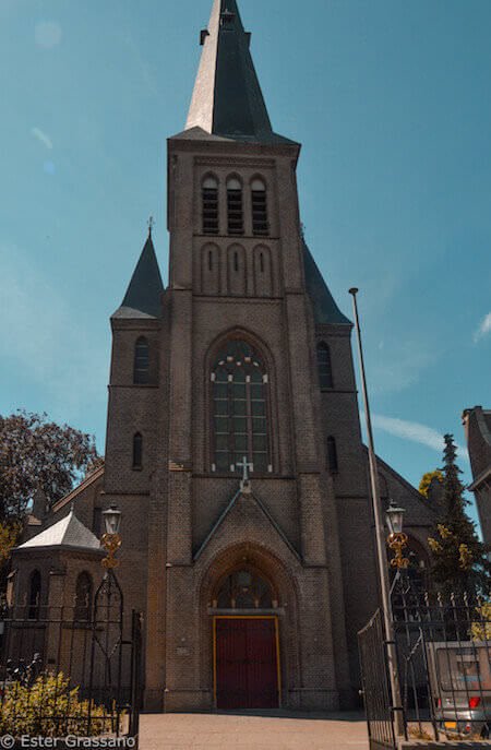 Una chiesa cattolica a Broek in Waterland, in Olanda