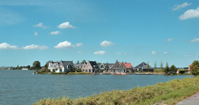 Pedalando verso Volendam, in Olanda