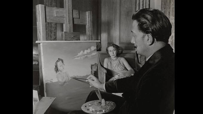 Salvador Dalí e Gala in un'immagine tratta dal film "Salvador Dalí. La ricerca dell'immortalità"