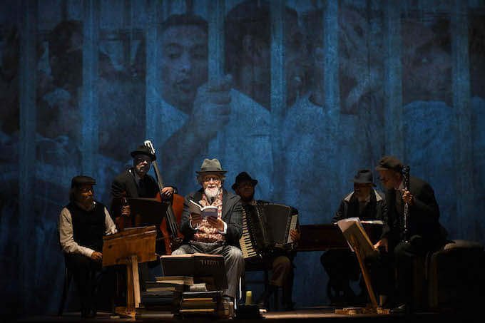 Moni Ovadia in "Dio ride. Nish Koshe" al Piccolo Teatro Grassi di Milano - foto di Umberto Favretto