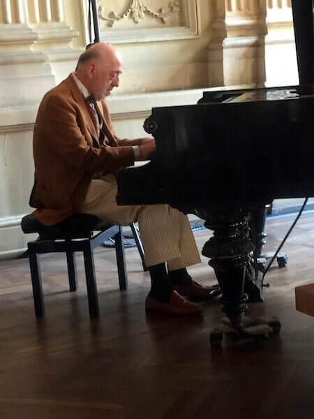 Il maestro Roberto Cognazzo in una foto di repertorio