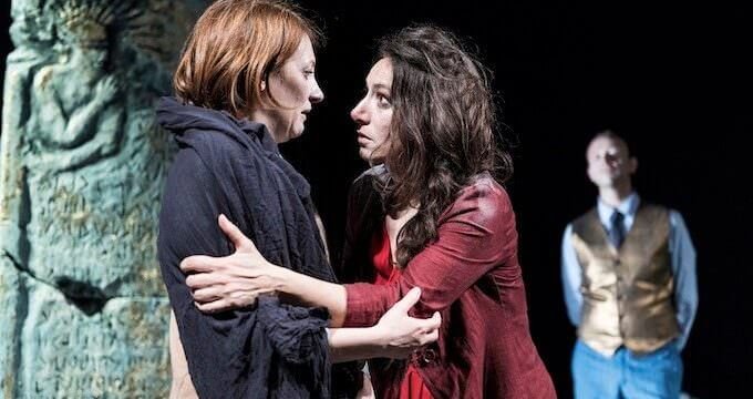 Francesca Porrini, Arianna Scommegna e Stefano Orlandi in “Antigone”