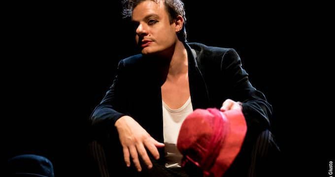 Lino Musella recita i sonetti di Shakespeare traditi e tradotti da Dario Iacobelli