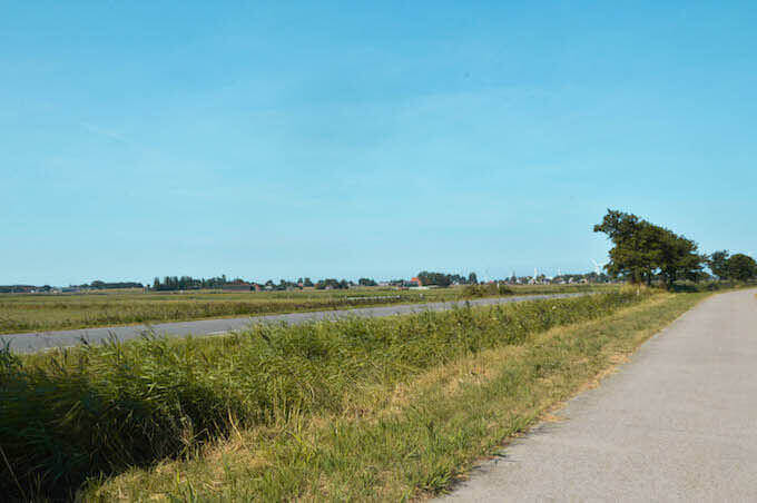 Paesaggio olandese con pale eoliche