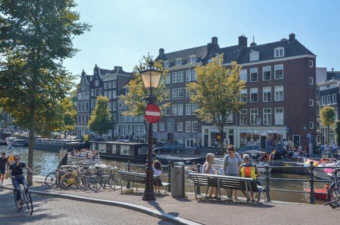 Amsterdam: il canale su cui si affaccia la casa di Anna Frank