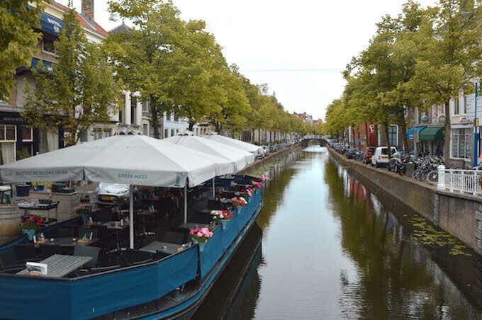 Un ristorante greco su chiatta a Delft, in Olanda