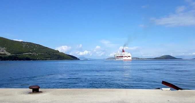 La neva Cruise Europa di Minoan Lines lascia il porto di Igoumenitsa in Grecia
