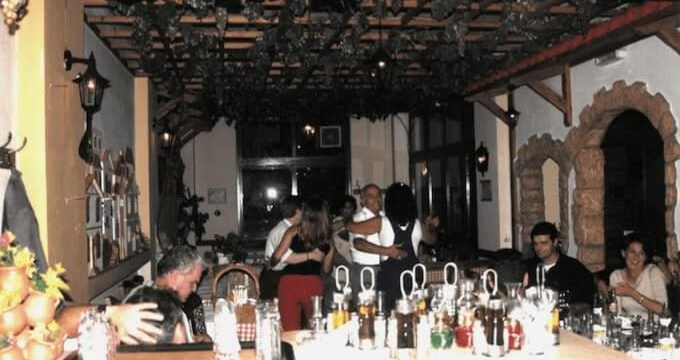 Il ristorante Il Cortile di Deucalione a Iraklio (anno 2000)