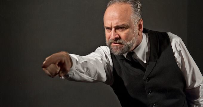 Massimo Popolizio in "Un nemico del popolo" di Ibsen, foto di Giuseppe Distefano