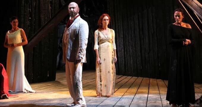 Egle Doria, Sebastiano Lo Monaco, Lucia Cammalleri e Barbara Moselli in "Antigone" (foto di Antonio Parrinello)