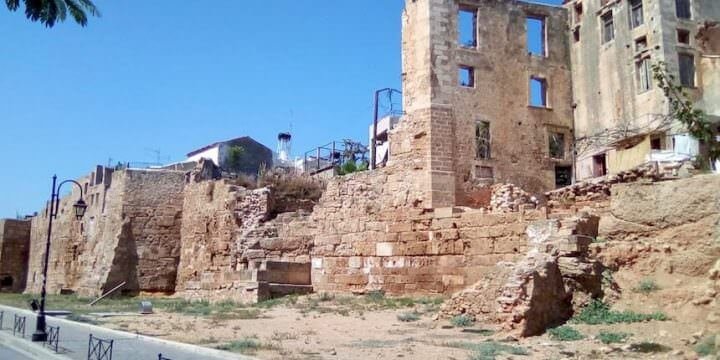 Chania: spalliera di ruderi scomposti