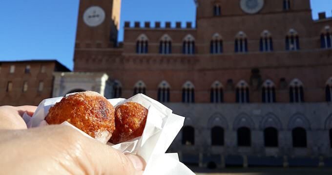 Frittelle in Piazza del Campo a Siena
