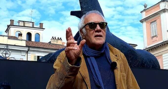 Mimmo Paladino in Piazza dei Cavalli a Piacenza (foto di Saul Stucchi)