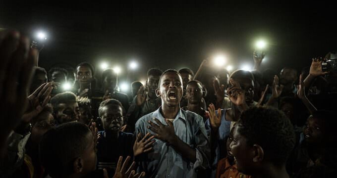 Yasuyoshi Chiba (AFP), Straight Voice