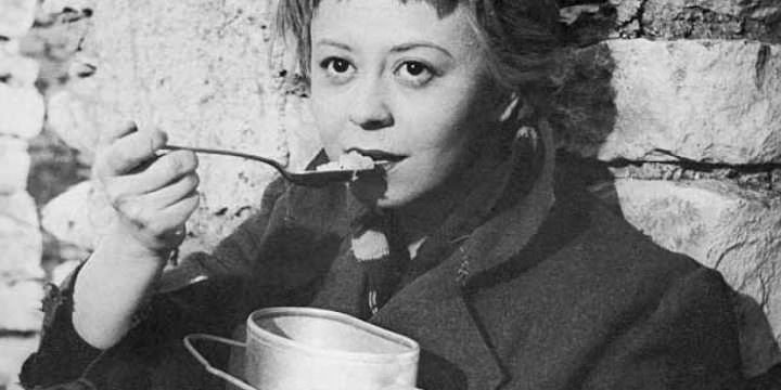 Giulietta Masina nel film "La strada"