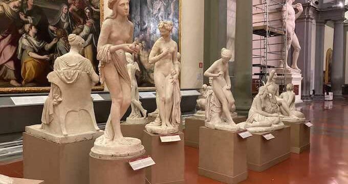 Statue nella Galleria dell'Accademia di Firenze