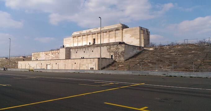 Norimberga: tribuna dello Zeppelinfeld