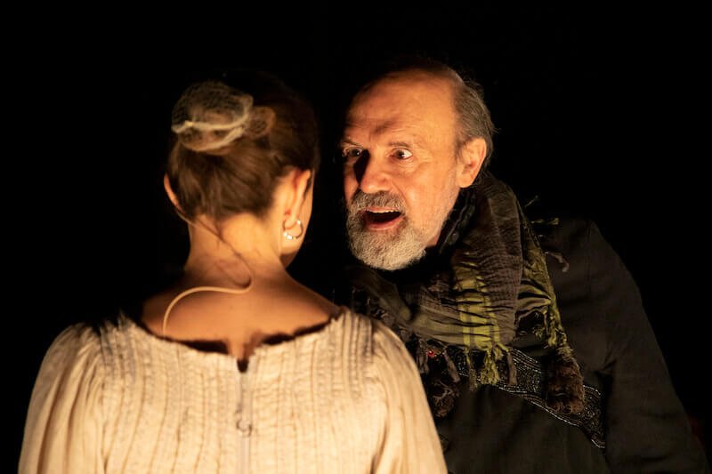 Elio De Capitani e Giulia Viana in "Moby Dick alla prova" (foto di Marcella Foccardi)