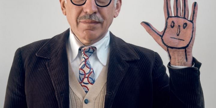 Evelyn Hofer, Saul Steinberg with his hand, New York 1978, © Estate of Evelyn Hofe