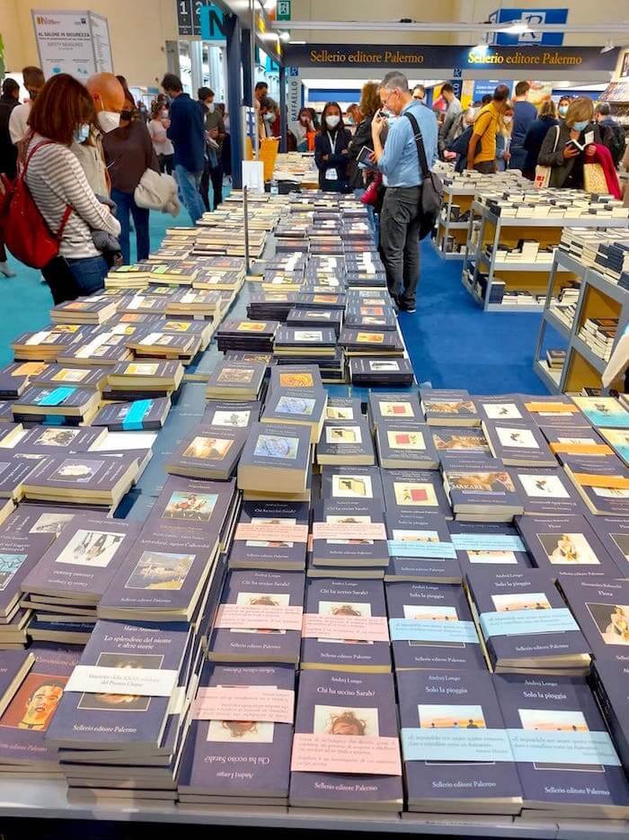 Lo stand di Sellerio al Salone del Libro di Torino (2021)