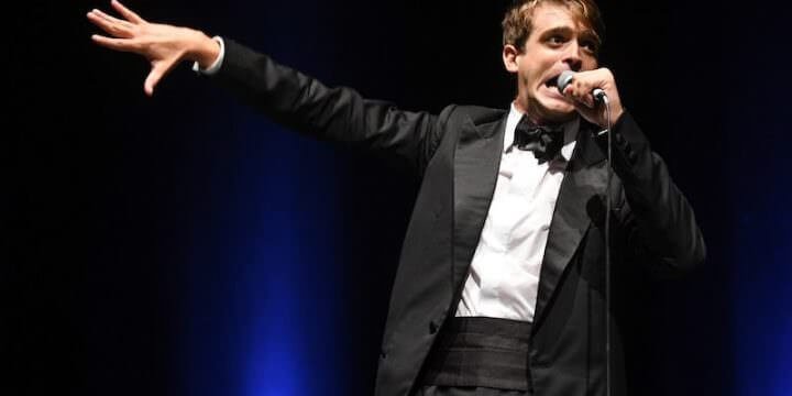 Giuseppe Scoditti in “1 e 95. Stand-Up Comedy Show” (foto di Clarissa Lapolla)