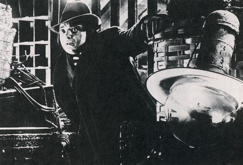 Peter Lorre in una scena del film "M - Il mostro di Düsseldorf" di Fritz Lang