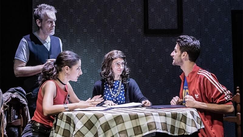 Una scena di "Lucido" di Rafael Spregelburd, con Rebecca Rossetti, Agnese Mercati, Federico Palumeri, Jurij Ferrini