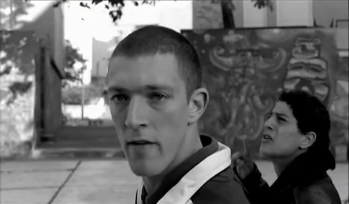 Uno screenshot del film "L'odio" di Mathieu Kassovitz