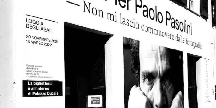 L'entrata della mostra fotografica su Pasolini al Palazzo Ducale di Genova. Foto di Simone Cozzi