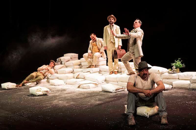 Una scena dello spettacolo "La peste" di Albert Camus. Foto di Serena Serrani