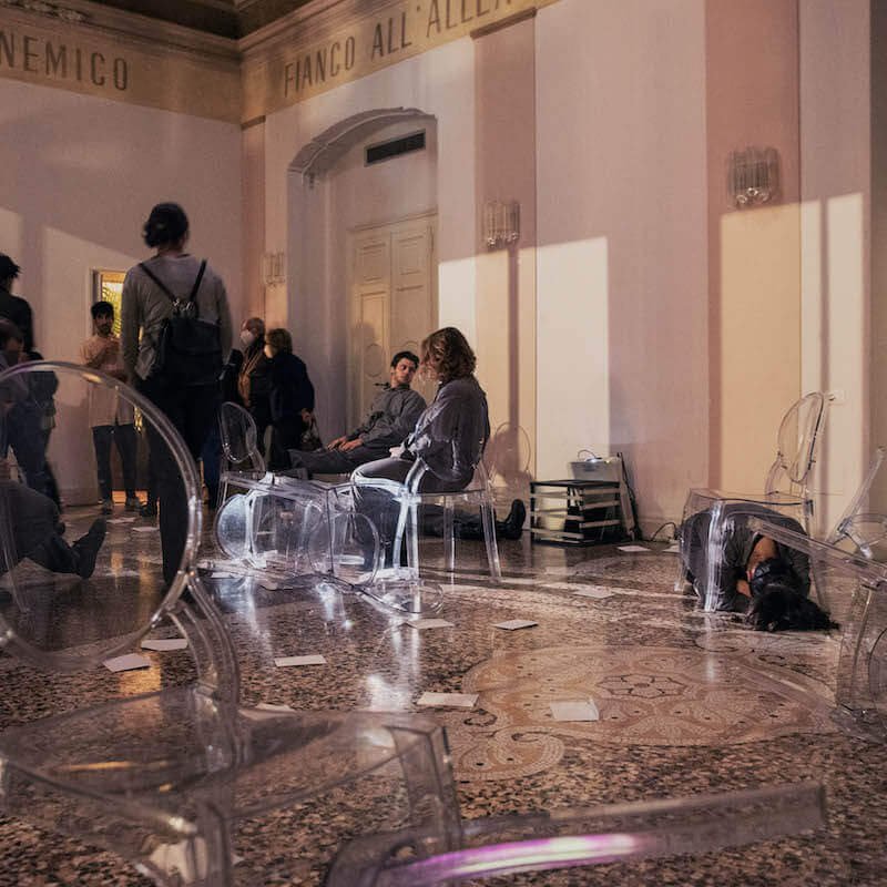 "Pour Toi", performance immersiva di Floks Collettivo Artistico