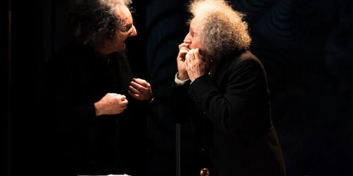 Fabio Bussotti ed Elia Schilton nello spettacolo "Il sosia". Foto di Noemi Ardesi