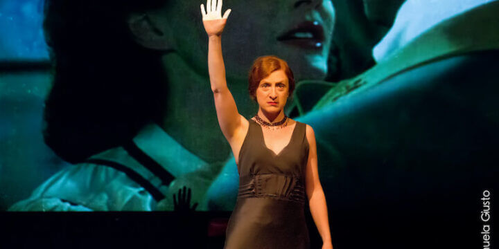 Federica Fracassi interpreta Eva-Braun. Foto di Manuela Giusto