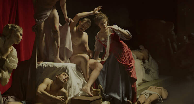 Una scena (tableau vivant) del docufilm “Tintoretto. L’artista che uccise la pittura”.