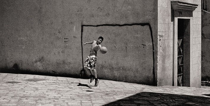 Gianni Berengo Gardin, Taranto, 2008. © Gianni Berengo Gardin/Courtesy Fondazione Forma per la Fotografia
