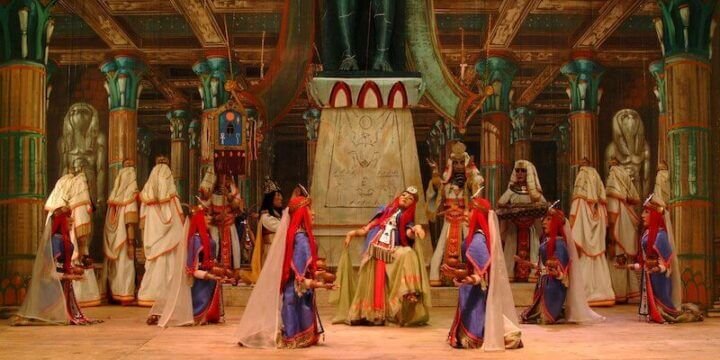 "Aida": tempio di Fhta. Compagnia Marionettistica Carlo Colla & Figli