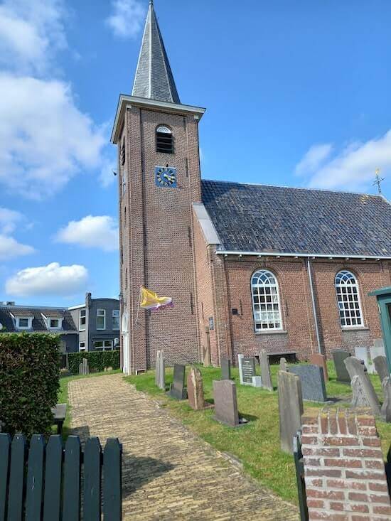 Chiesa e cimitero (kerkhog) di Earnewâld