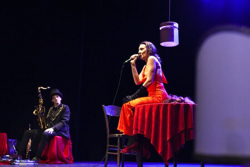 Federica Bognetti ed Emiliano Vernizzi in "Bar Blues". Foto di Simona Monfrinotti