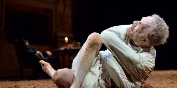 Gabriele Lavia in "Il sogno di un uomo ridicolo" di Fëdor Dostoevskij. Foto di Filippo Manzini