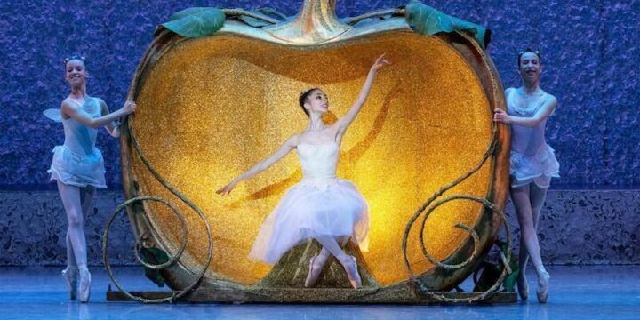 Un momento del balletto "Cenerentola" con la coreografia di Frédéric Olivieri. Foto di Matilde Capelli
